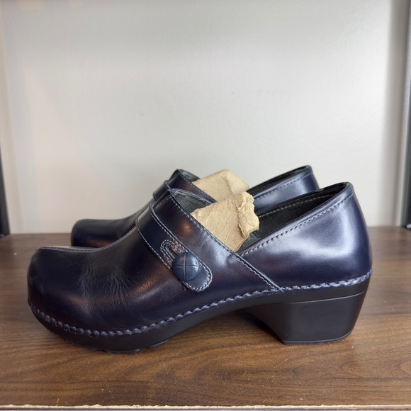 Dansko Shoes - Dansko Black Leather Clogs